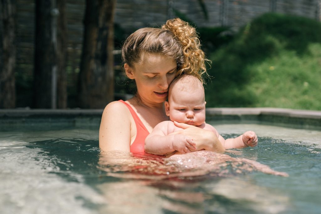 Babyschwimmen: Ab Wann Darf Mein Kind Ins Wasser?